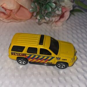 Hot Wheels Rescue '07 CHEVY TAHOE 2013  HW City 13/250 Yellow #S-9